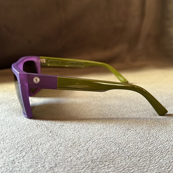 Electric Black Top Sunglasses (unisex) - Picture 3 of 9